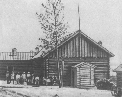 Первая школа поселка, основанная по инициативе инженера Г. М. Будагова; в 1898 г. Перешла в ведение Алтайского округа