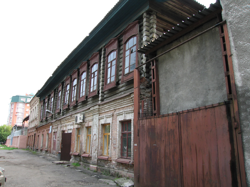Здание женской гимназии П.А. Смирновой по ул. Чаплыгина, 28 (бывшая Асинкритовская) в Железнодорожном районе г. Новосибирска