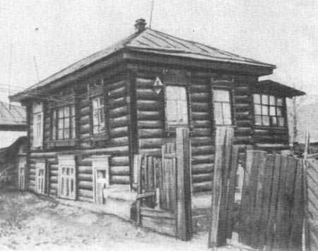 Городской деревянный двухэтажный дом начала XX века по улице Мостовой, 22/а. 