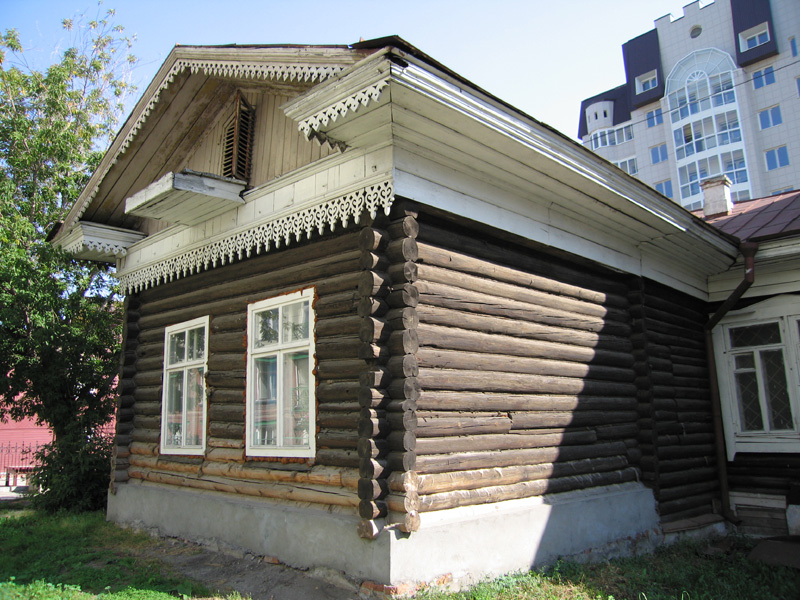 Памятник деревянного зодчества по улице Коммунистическая (Гудимовская), дом 21 в историческом центре Новосибирска – Ново-Николаевска