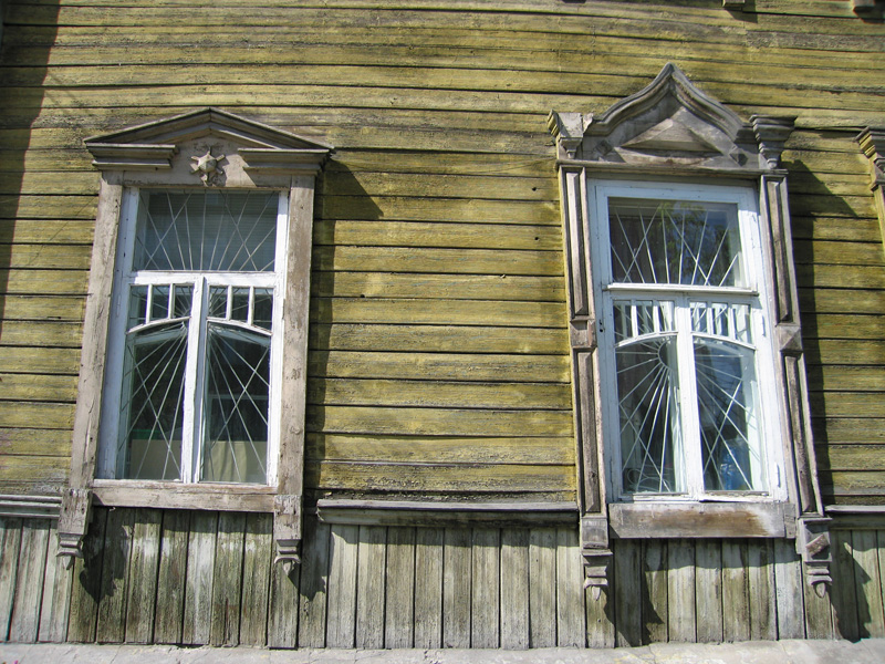 Памятник деревянного зодчества по улице Коммунистическая (Гудимовская), дом 31 в историческом центре Новосибирска – Ново-Николаевска