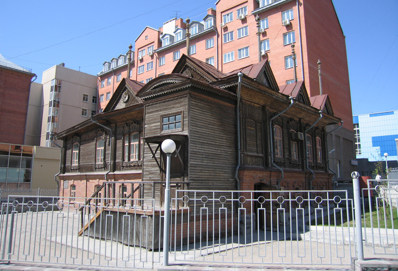 Памятник деревянного зодчества по улице Красноярская дом 3 в историческом центре Новосибирска – Ново-Николаевска