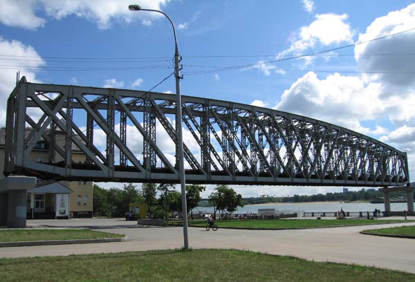 Сохранившийся пролёт железнодорожного моста 1896 года