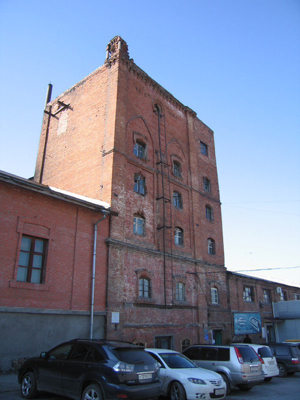 Здание Бугринского солодовенного завода по улице Социалистическая № 67 в Кировском районе г. Новосибирска