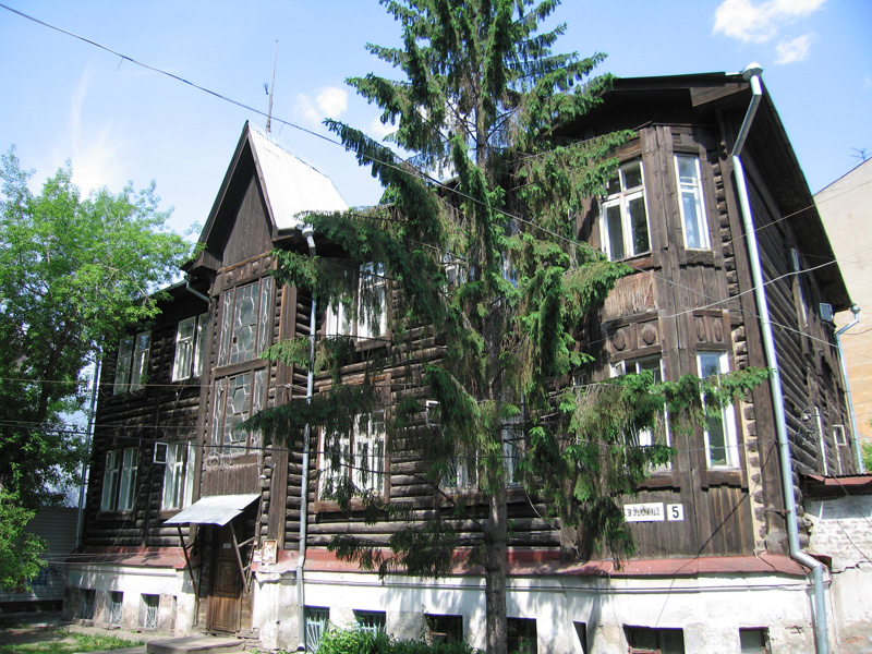 Памятник деревянного зодчества по улице Орджоникидзе (бывшая Семипалатинская), дом 5 в историческом центре Новосибирска – Ново-Николаевска