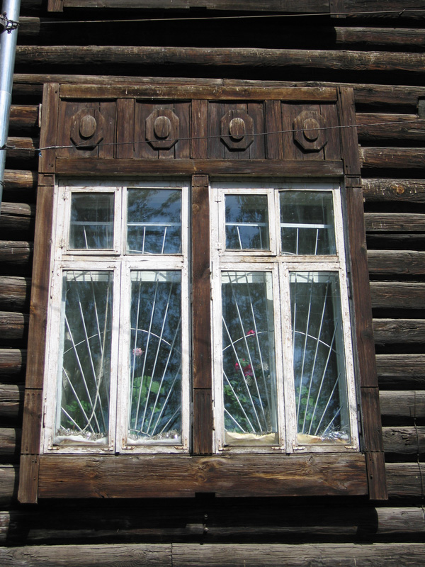 Памятник деревянного зодчества по улице Орджоникидзе (бывшая Семипалатинская), дом 5 в историческом центре Новосибирска – Ново-Николаевска