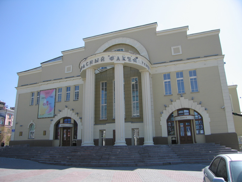 Здание Коммерческого собрания (Делового  клуба), сейчас — театр «Красный факел» по ул. Ленина, 19 в Железнодорожном районе г. Новосибисрка