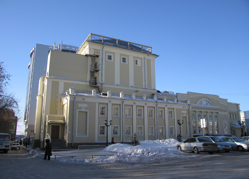 Здание Коммерческого собрания (Делового  клуба), сейчас — театр «Красный факел» по ул. Ленина, 19 в Железнодорожном районе г. Новосибисрка