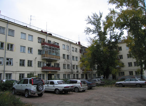 Комплекс жилых зданий в квартале пересечения улиц Ленина и Челюскинцев. Новосибирск