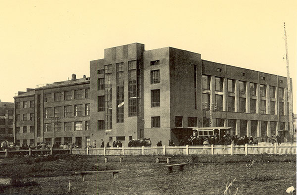 Здание Госбанка (Новосибирск, Красный проспект, 27). Архитектор А. Д. Крячков. Фотография 1931 г.