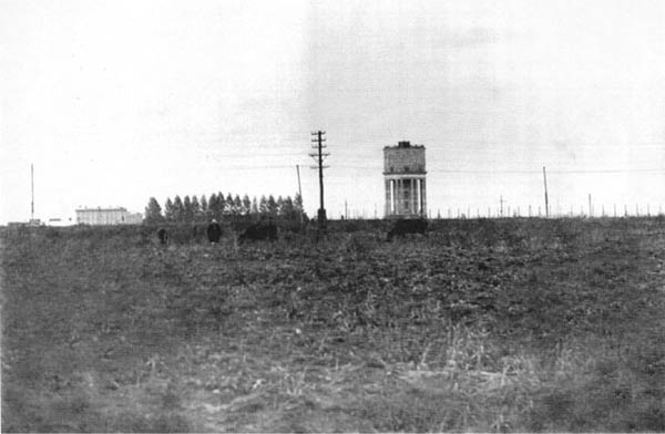 Водонапорная башня на пл. Маркса (улица Ватутина, 29/1) Новосибирск. Вид со стороны реки Оби. Фотография конца 1950-х гг.