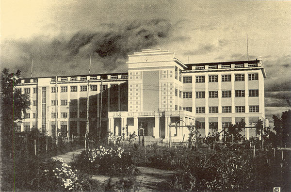 Здание Строительного института (Новосибирск, ул. Ленинградская, 113). Фотография середины 1930-х гг.