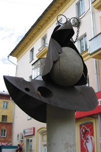 Скульптура «Ворона с сыром»