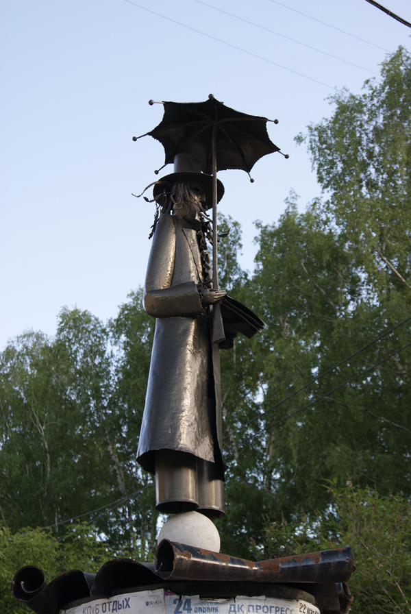 Скульптура «Поэт». ул. Богдана Хмельницкого. Новосибирск