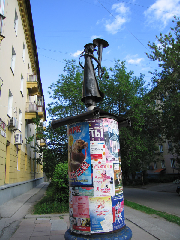 Скульптура «Музыкант». ул. Богдана Хмельницкого. Новосибирск