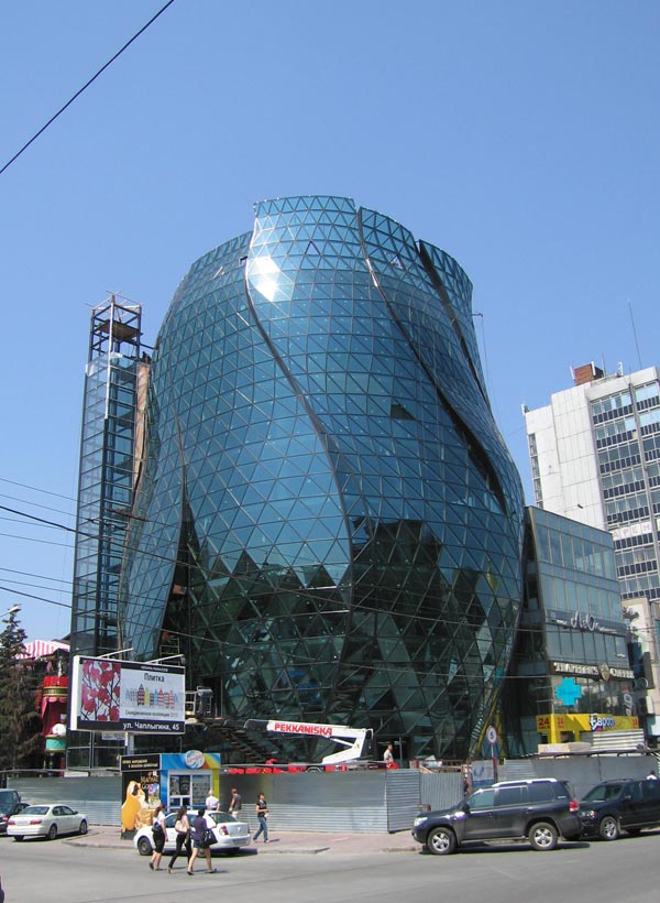 Торговый центр «Бутон» (он же «Капуста») по Красному проспекту 17 в центральном районе Новосибирска. Фото 2012 г.