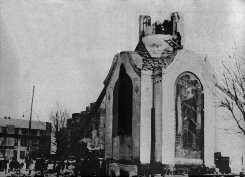 Разрушение часовни Святого Николая Чудотворца на Красном проспекте в Новосибирске. 1930 год.