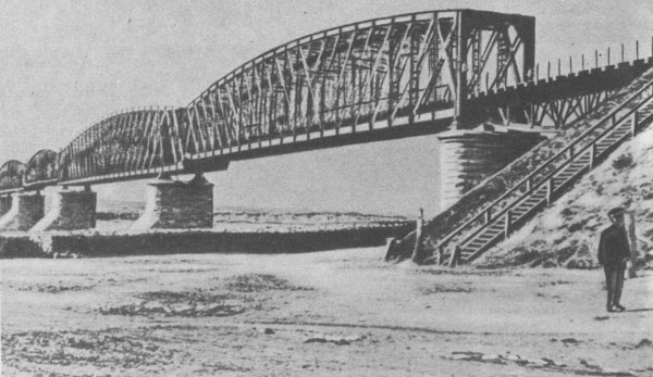 Общий вид железнодорожного моста через р. Обь
