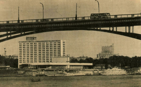 Речной  вокзал и Октябрьский коммунальный мост