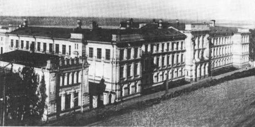 Учебный корпус томского технологического института. С 1903 года А.Д. Крячков преподаёт здесь, а с 1905 года он ещё и возглавляет комитет по постройке зданий этого вуза.