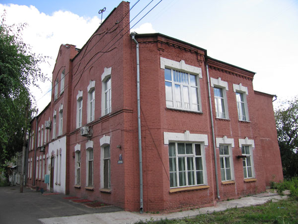 Двухэтажный кирпичный дом по улице Фабричная № 17 в Железнодорожном районе Новосибирска – Ново-Николаевска