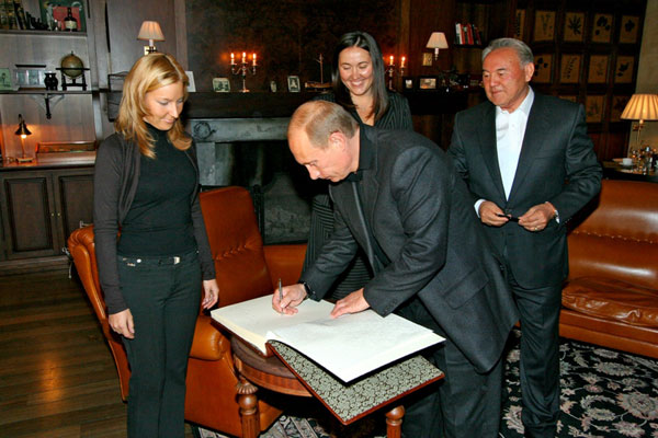 4 октября 2007 года в ресторане «la Maison» в Новосибирске изволили откушать и стать почётными гостями президенты Владимир Путин и Нурсултан Назарбаев