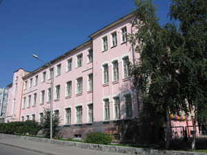 Александровское училище. Школа по ул. Серебренниковской