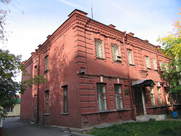 Двухэтажный кирпичный особняк по улице Трудовая № 5 в Центральном районе Новосибирска – Ново-Николаевска