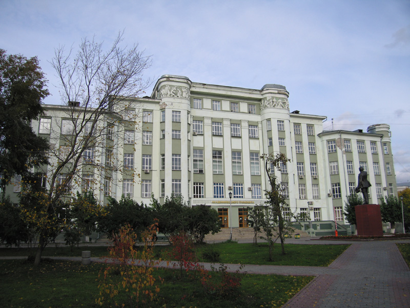 Новосибирск. Дворец труда (улица Щетинкина, 33)