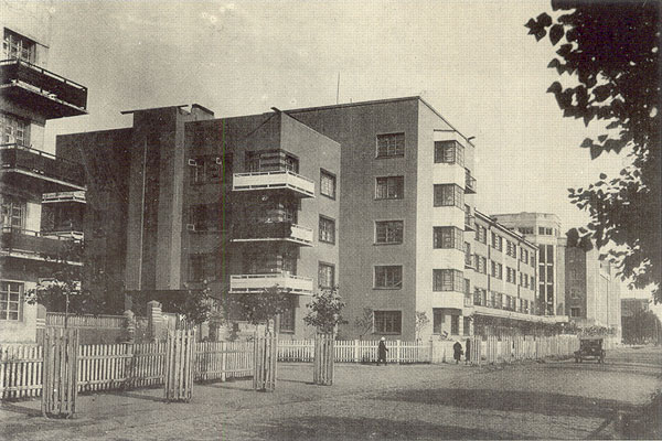 Комплекс зданий жилищного комбината «Кузбассуголь». Новосибирск. Фотография 1930-х гг.