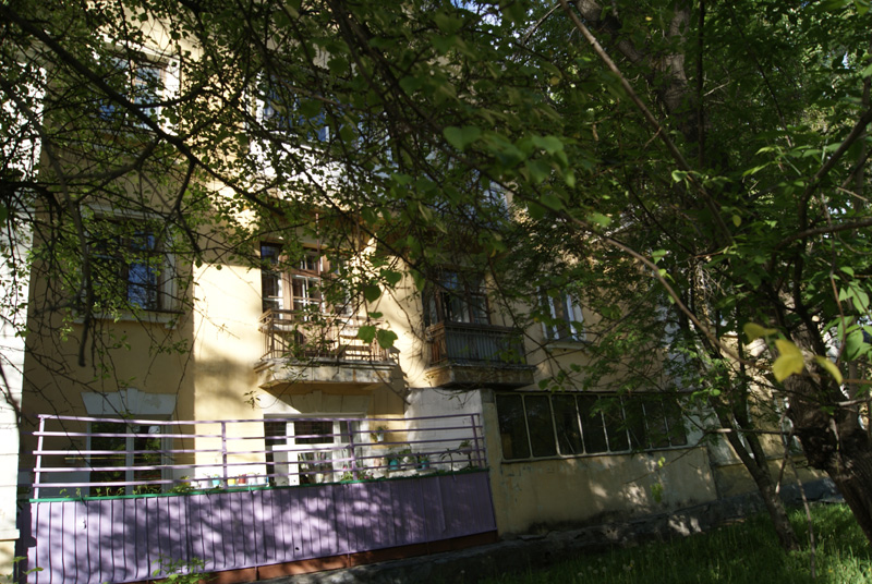Жилой дом по улице Театральная № 31 в жилом районе «Красная горка» (Калинининский район) г. Новосибирска