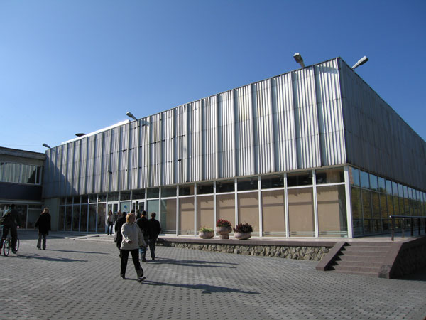 Новосибирский академгородок, общественный центр. Здание торгового центра
