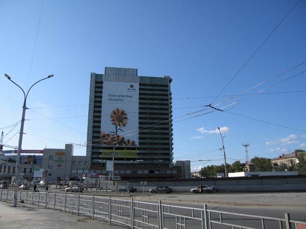 Гостиница «Турист» на площади К. Маркса в левобережной части Новосибирска