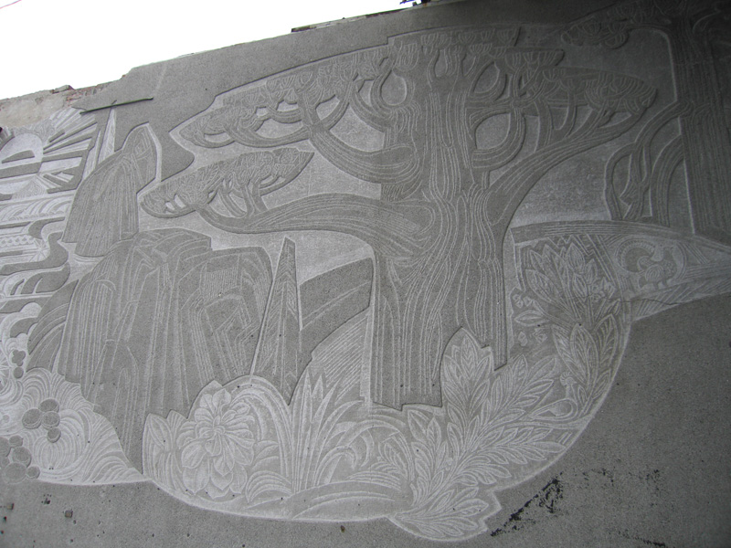  Фрагмент интерьера речного вокзала с монументальными работами советского художника Владимира Сокола. 2007