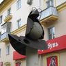 Скульптура «Ворона с сыром» по ул. Б. Хмельницкого