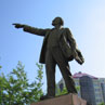Скульптура В. И. Ленина перед Дворцом Труда