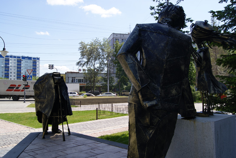 Скульптурная композиция «Фото на память». Аллея призыва. Новосибирск