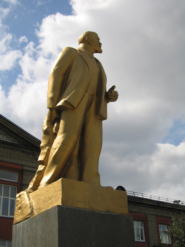 Ленин у Ленинского райкома. Новосибирск