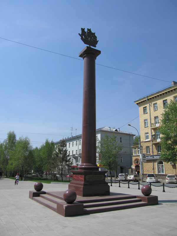 Памятник трудовому подвигу ленинградцев, эвакуированных в Новосибирск в 1941-44 гг