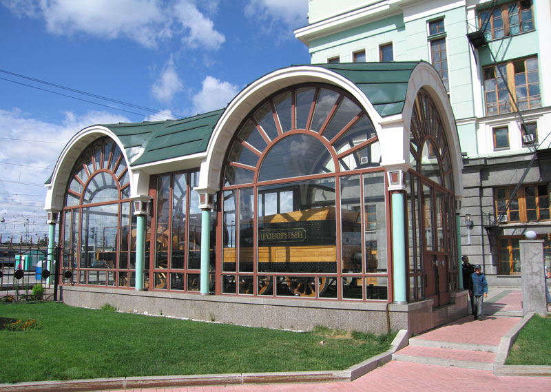 Паровоз «Проворный». Вокзал Новосибирск-Главный